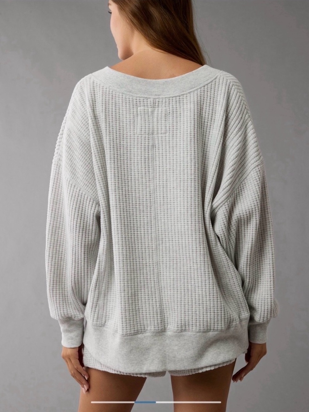 American Eagle Outfitters Light Gray Waffle-Knit V-Neck Sweater - Picture 2 of 6